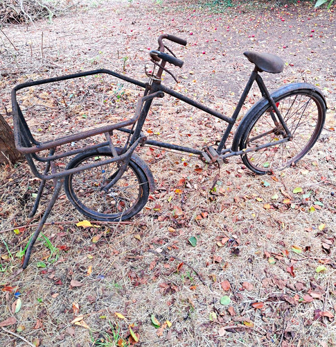 Vintage delivery bicycle - ,